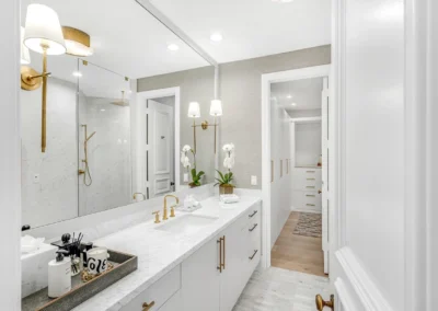 Clean master bathroom featuring color cast removal, bright lighting, and mirror reflection tuning.